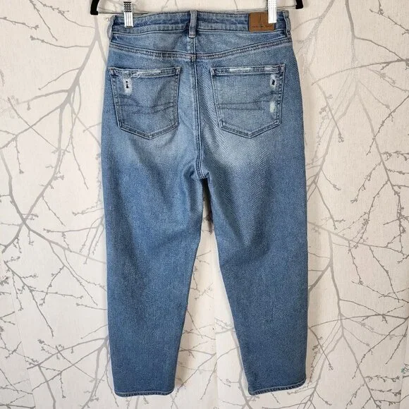 American Eagle Light Wash Stretch Denim High Rise Mom Straight Jeans - Picture 2 of 8